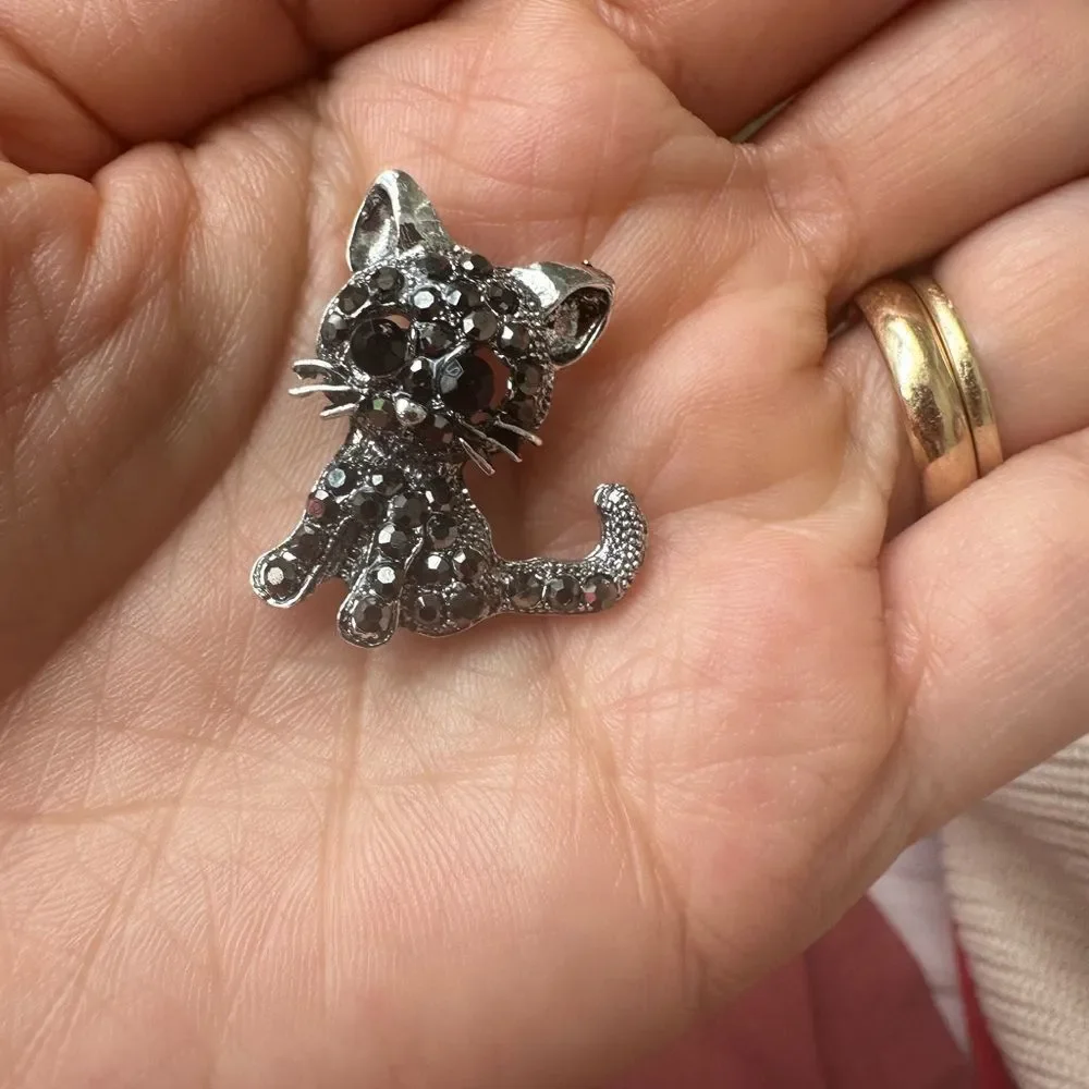 Cute Kitty Brooch Pin